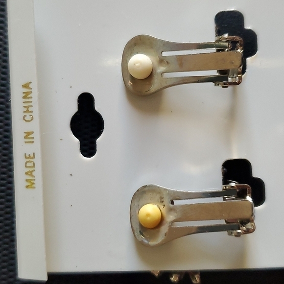 Fashion Jewelry 4 clip on earrings for $20 - Picture 6 of 7